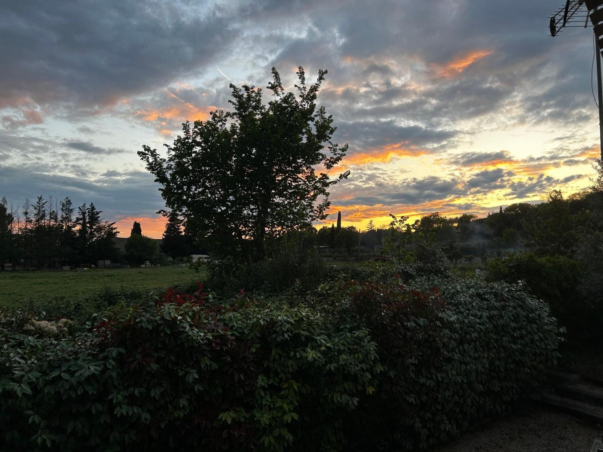 Le Clos Des Vignes Junas ภายนอก รูปภาพ